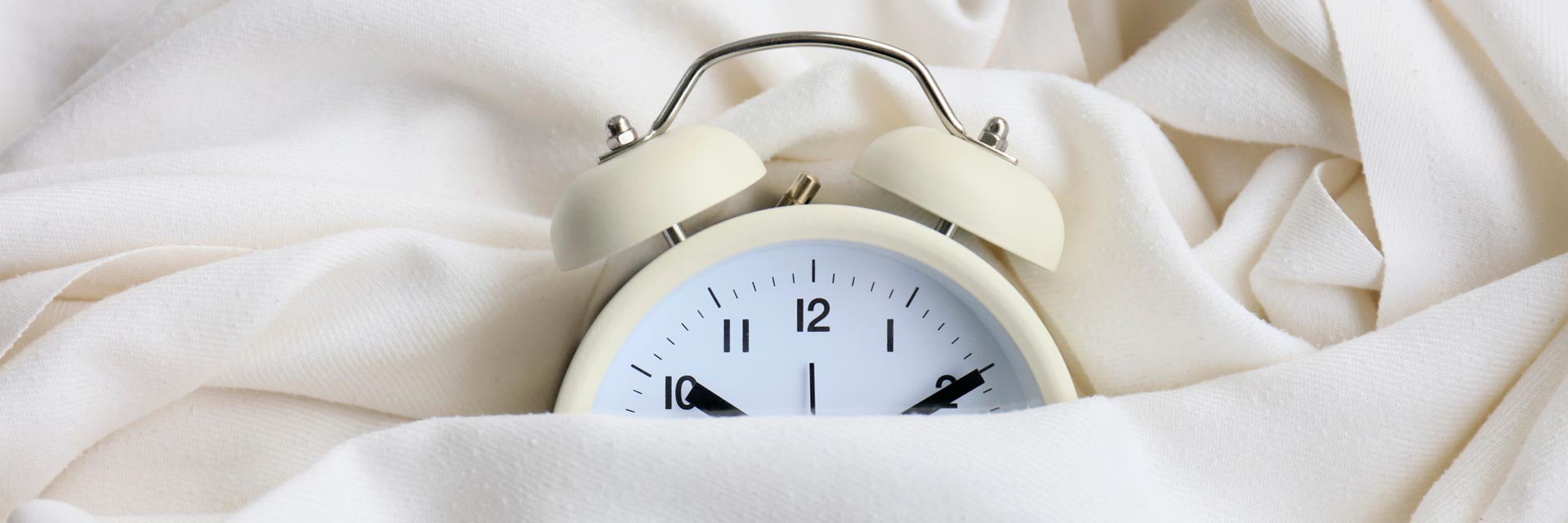 El descanso adecuado forma parte de una vida saludable, si te cuesta conciliar el sueño puedes probar estos sencillos trucos para dormir.