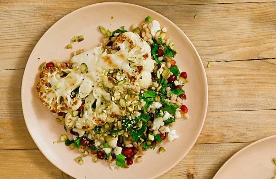 recipe image Filetes de coliflor con ensalada de cebada