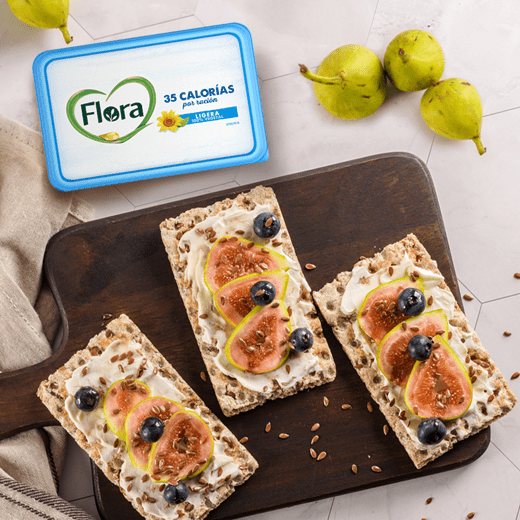 recipe image Tostadas de higos y arándanos